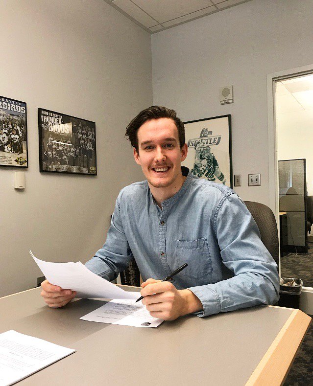 SeattleTbirds's tweet photo. NEWS: Austin Strand Signs With @LAKings https://t.co/uhQp4zIrYZ https://t.co/wLjPS7705E