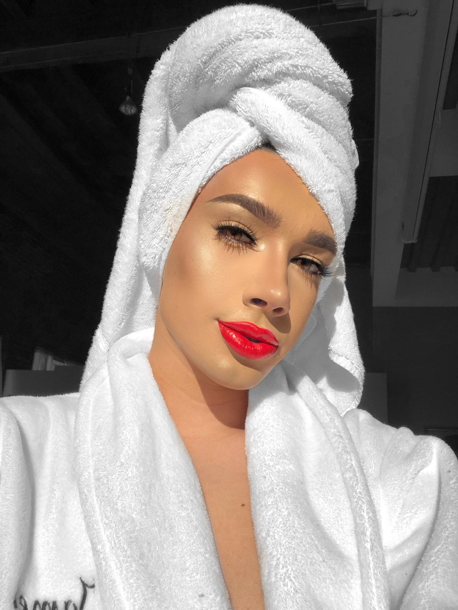 jamescharles's tweet photo. good afternoon sisters https://t.co/JasvjImSv9
