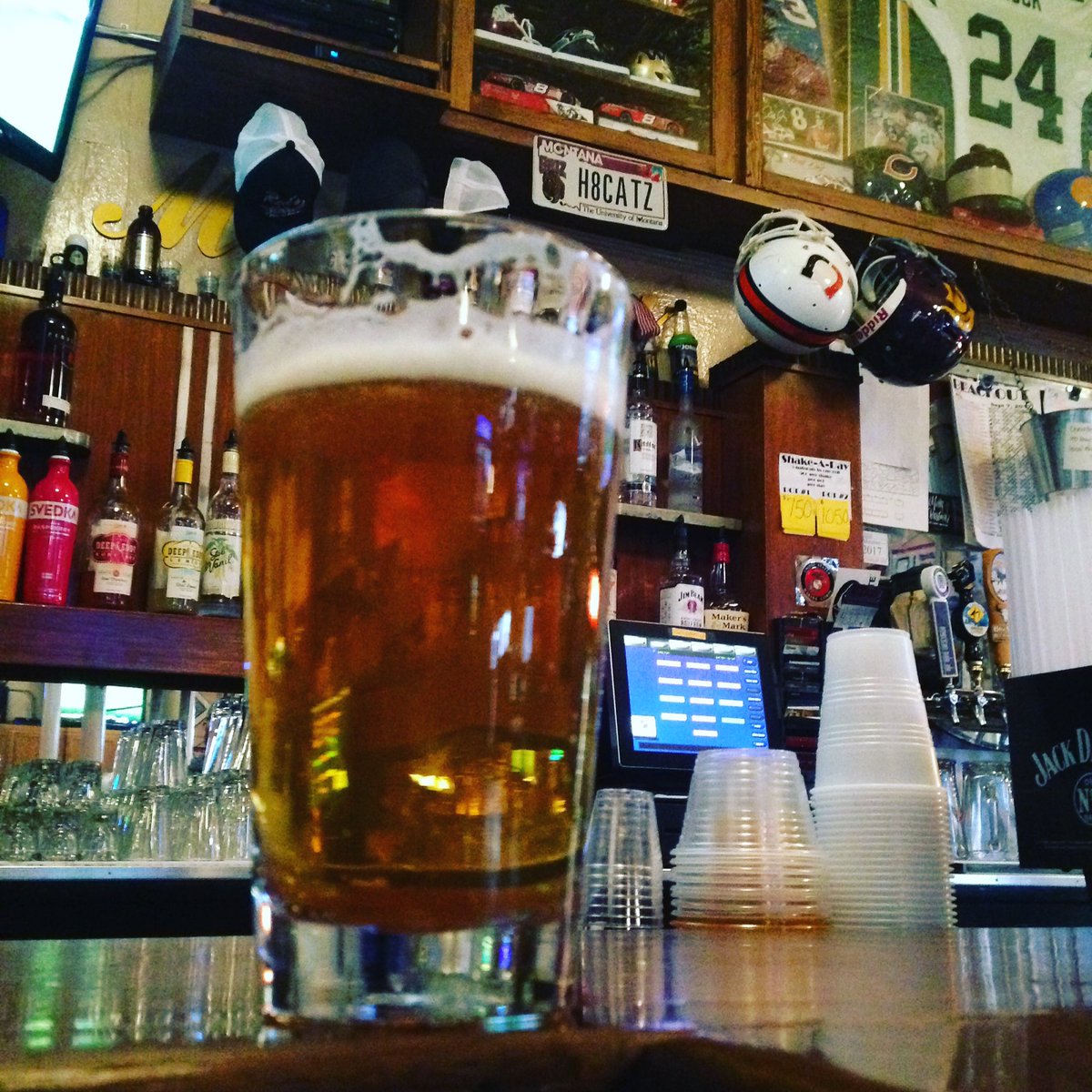SulaBigHead1's tweet photo. A little Shake a Day from @bigskybrewing and a Shake a Day @redsbardpr Drown those Donk tears!!! @bigheadsbottleshop #shakeaday #denverbroncos #missoulabeer #montanabeer #missoula #montana #craftbeer #beers๐ป #beers #beerporn #sports https://t.co/WIXi9Z2NxL