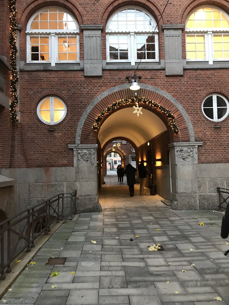 HeineJorgensen's tweet photo. Getting x-mas jolly before entring the office in Cph #ium #IPGMB https://t.co/FT55984MDO