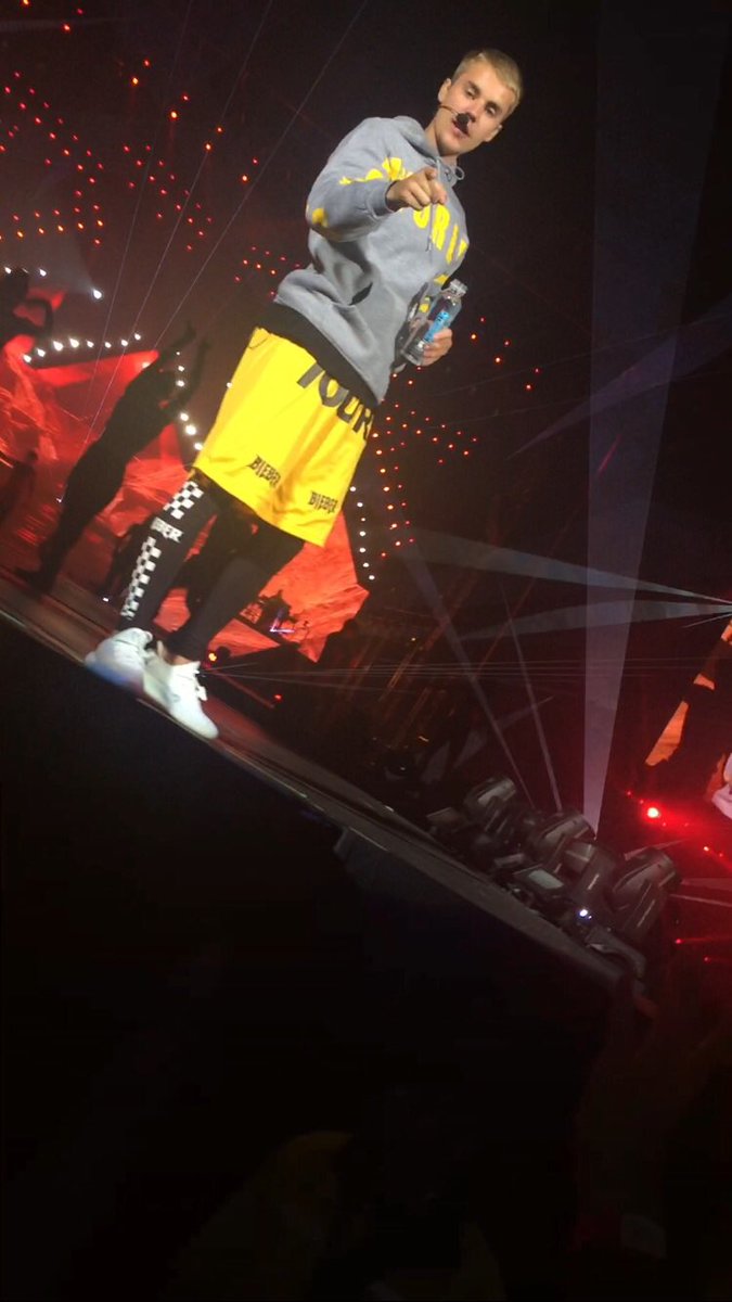 velvetxbieber's tweet photo. Still can’t and never will get over how close I was😭!! Next stop #pitlieber #PurposeTourCardiff #Purposetour https://t.co/mtMWRxDCGa
