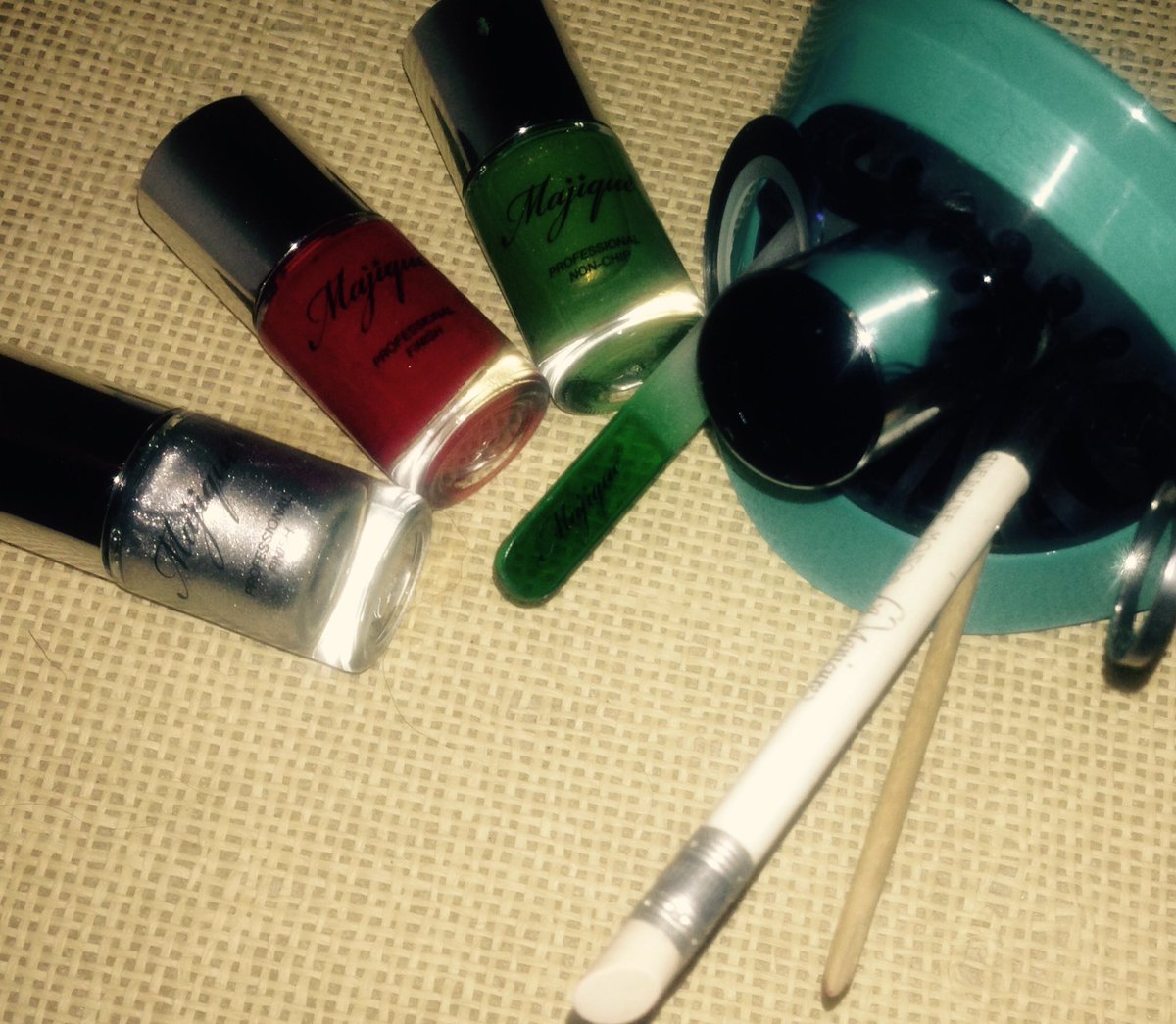 Nails for real girls tweet media