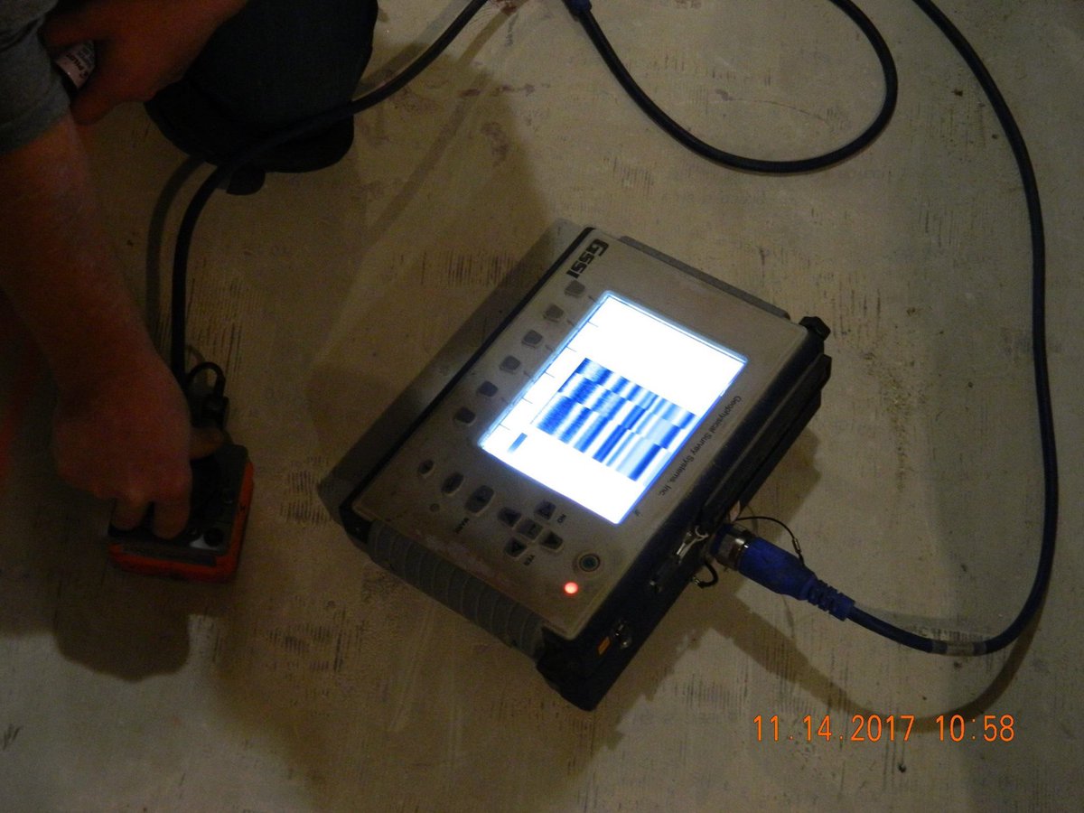 CBS_MN's tweet image. Cbs engineers determining if this 36 story building has a structural slab . #concrete