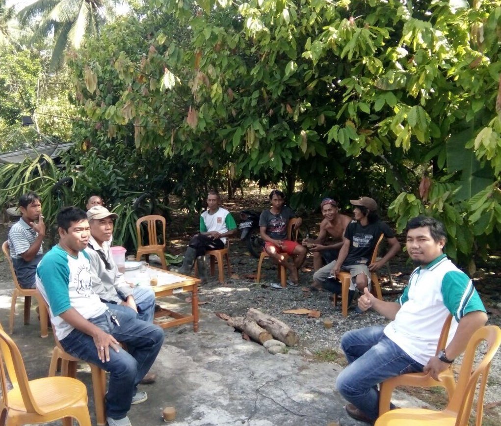 fkp2indonesia's tweet photo. Penyerahan bantuan Pupuk Organik, NPK, dan Ternak Kambing dri pmerintah kpda petani di Kab. Poso. Ptgas TKPPLP trus bgrak mngabdikan diri untk negeri, ksjhtraan petani mnjdi tjuan utama @Amran_Sulaiman1 @asmanabnur2016 @badansdm @ditjenbun #perkebunanjaya #tkpplpposo #fkp2i https://t.co/BQM4rkTfFK