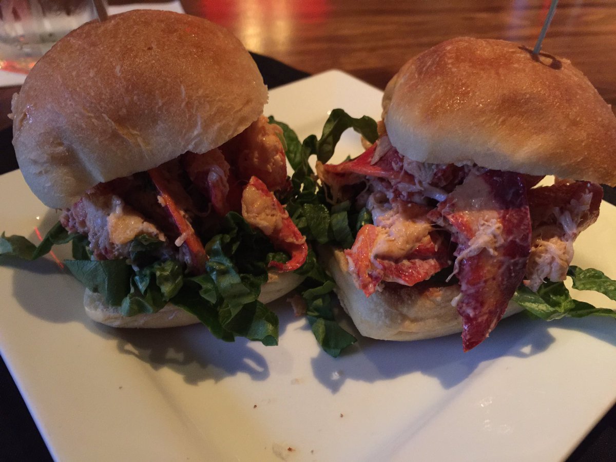 UstayHungry's tweet photo. Hit the spot.... #runyons https://t.co/CL9WEkPY7v