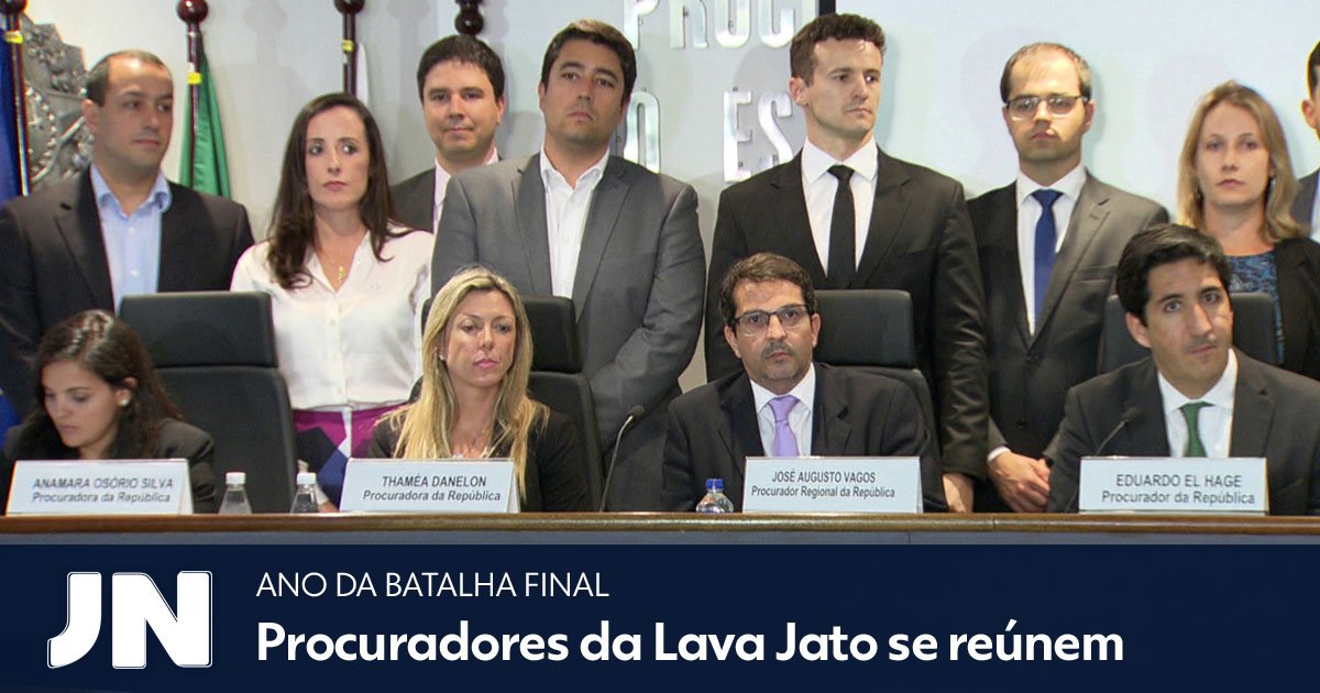 jornalnacional's tweet photo. Durante encontro no RJ, procuradores da Lava Jato dizem que 2018 é o ano da batalha final da força-tarefa e pedem que a sociedade continue apoiando os trabalhos: https://t.co/WCLByUkBKp https://t.co/yFBNV33LBq