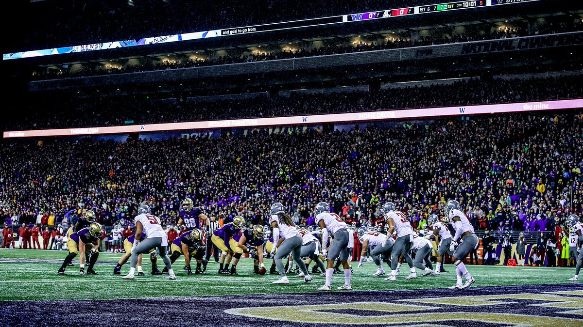 UW_Football's tweet photo. Thank you to our loyal Husky fans. You make it the #GreatestSetting in College Football.

#PurpleReign https://t.co/yIhkbO35QX