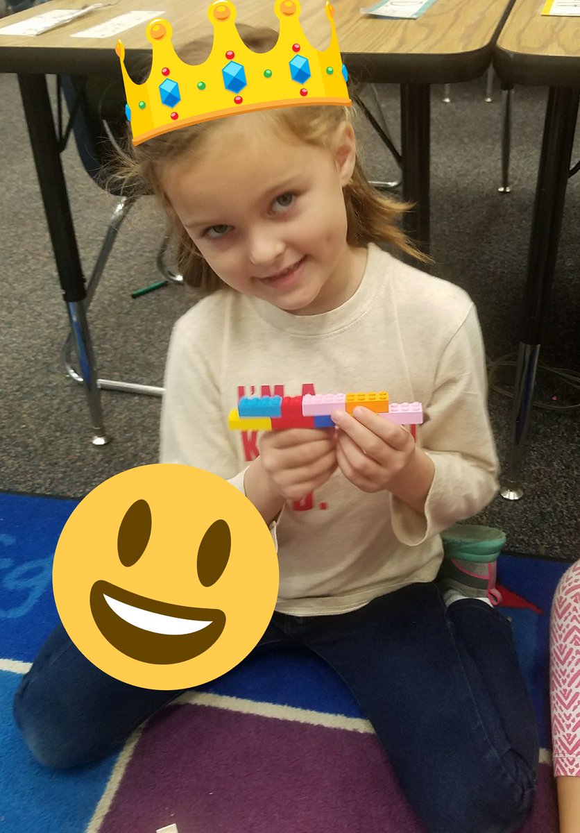 MaestraJara's tweet image. Can't stop! Won't stop! We introduced #traslapar or #overlapping for strength! #codinginkinder #kinderbilingue #kinderrocks #kinderboliviano #legocoding #legoinschools @CajonValleyUSD @BosLangAcademy @LEGO_Group @CTTF @codetothefuture