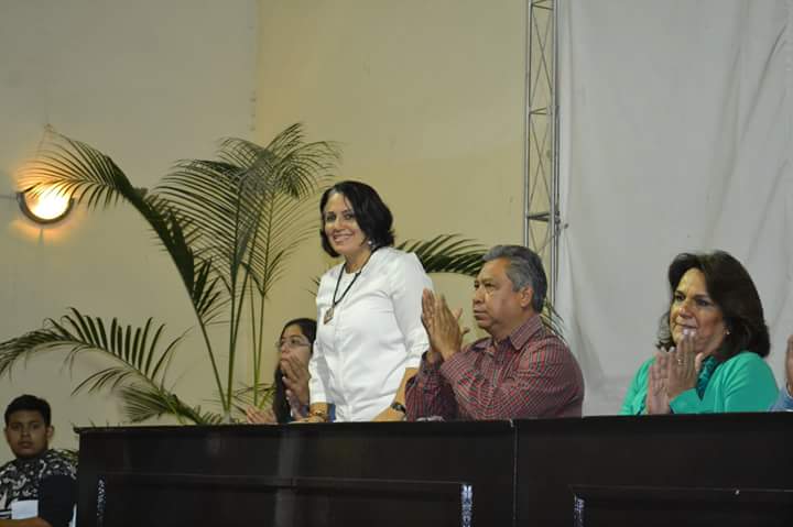 CrocAlejandro's tweet photo. Entrega de Becas escolares #Coatepec Profra. Nora Angélica Lopéz Delgado https://t.co/mTHdzo2LXI