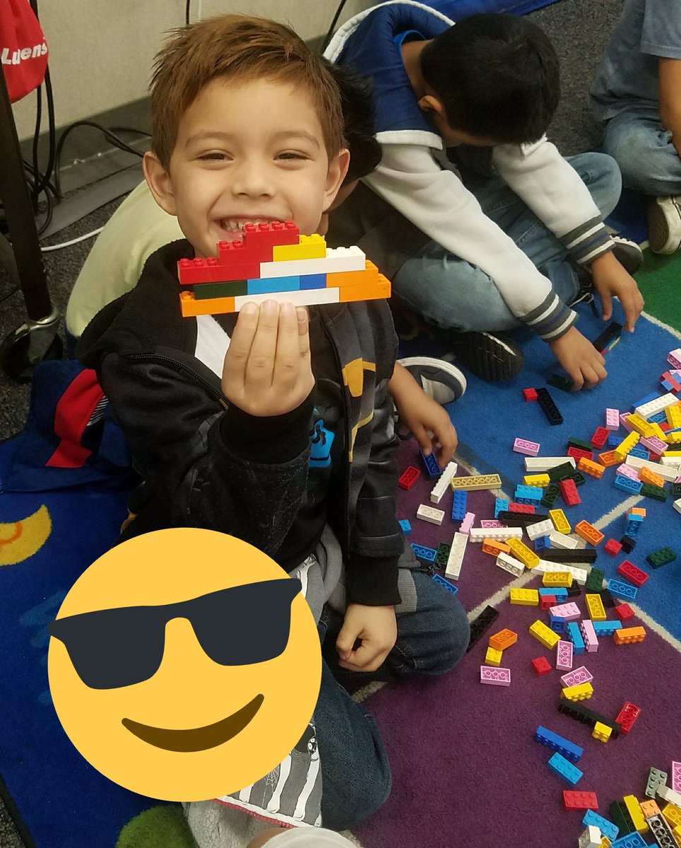 MaestraJara's tweet image. Can't stop! Won't stop! We introduced #traslapar or #overlapping for strength! #codinginkinder #kinderbilingue #kinderrocks #kinderboliviano #legocoding #legoinschools @CajonValleyUSD @BosLangAcademy @LEGO_Group @CTTF @codetothefuture