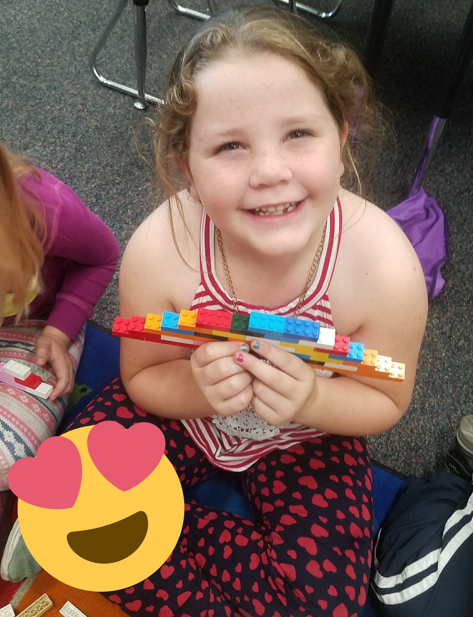 MaestraJara's tweet image. Can't stop! Won't stop! We introduced #traslapar or #overlapping for strength! #codinginkinder #kinderbilingue #kinderrocks #kinderboliviano #legocoding #legoinschools @CajonValleyUSD @BosLangAcademy @LEGO_Group @CTTF @codetothefuture