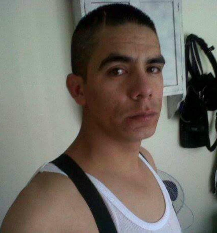 CochisimoElvi's tweet photo. Se busca a Victor Manuel González Cerino por la violación y asesinato de Patricia Carrera Chaparro. RT Por favor
https://t.co/8SV5b4kU33 https://t.co/hkbcOIlKMV