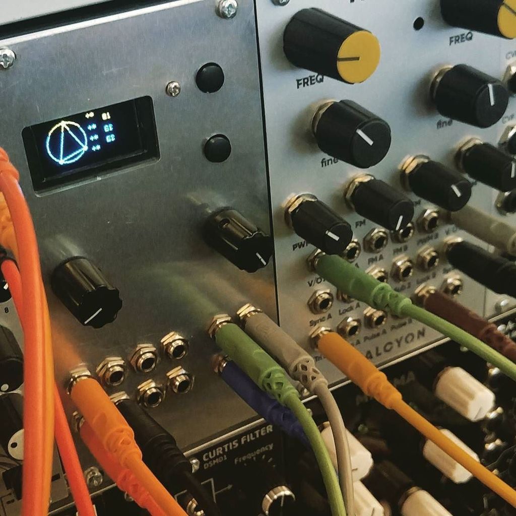 justinzero's tweet photo. Chords with the o_C Harrington 1200 mode and 4 delicious CEM oscillators = <3
... #modular #synth #eurorack https://t.co/eGZq9Abe5u https://t.co/5FttVCYeav