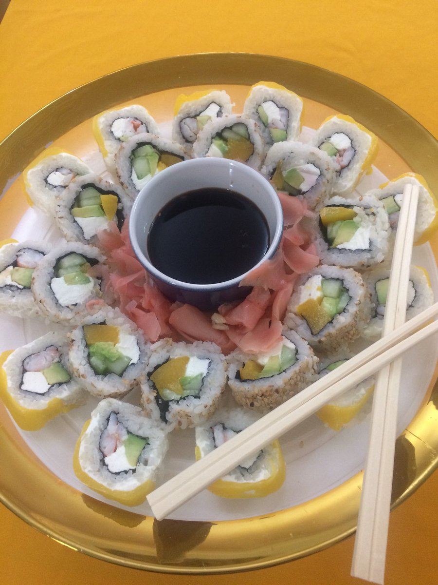 Tasnim42Tasnim's tweet photo. Este Suschi de hoy fue Vegetariano y de Camarón! @tasnim_elosman #cdmx #halal #suschi #narvarte #df https://t.co/UuoWw03yGY