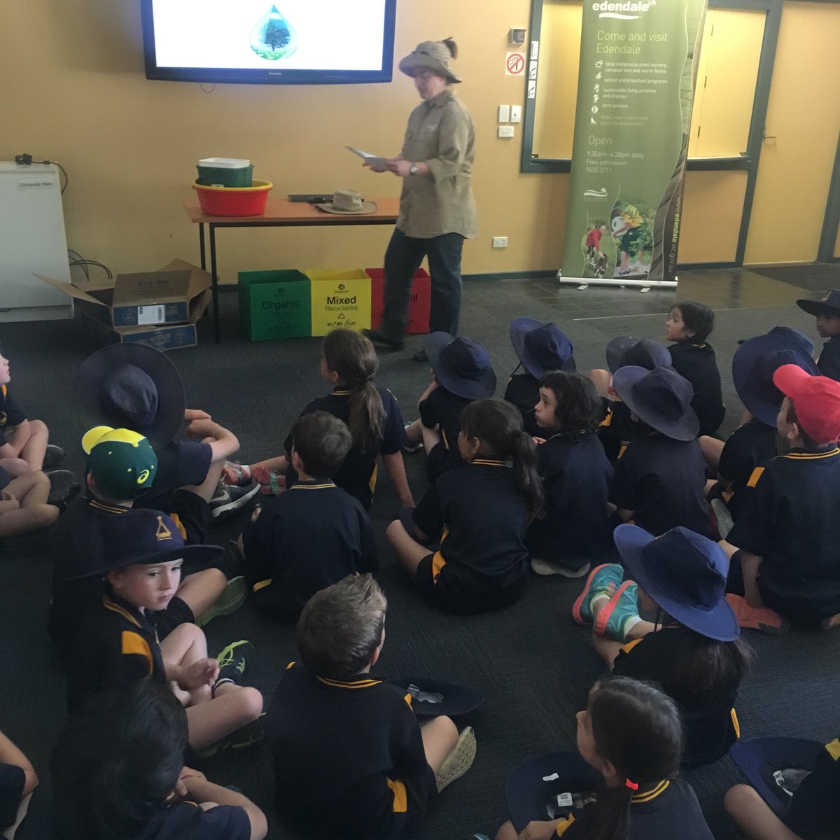 skormond_amy's tweet photo. St Kevins kids showing their expert knowledge of recycling at Edendale farm. https://t.co/94l7i59F7l