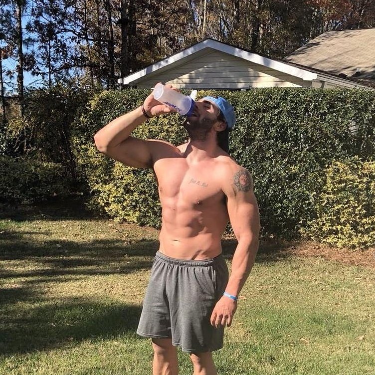 _Beastlete's tweet image. Our best deals of the year end tonight at midnight EST! Don't miss out! Spend over $25 and receive a free bottle, lifting straps, and socks!