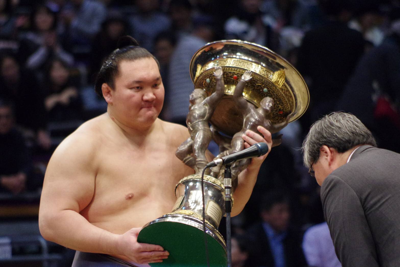 1985年　千代の富士　アラブ首長国連邦友好杯　トロフィー　レプリカ　記念品 十一月場所 千代の富士 アラブ首長国連邦友好杯 トロフィー レプリカ