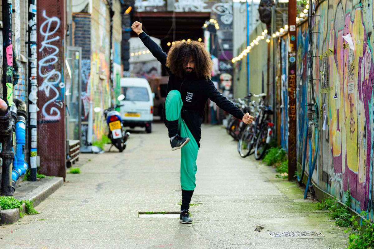 londonkestrel's tweet photo. At an #outdoor #photoshootin #hackney #hackneywicks doing #drunken #drunkenmaster #kungfu #wingchun #vingtsun in an #alleyway #martialarts #colour #curyhair #origamiman #bighair #curlyhair https://t.co/eDX5XRjmMp