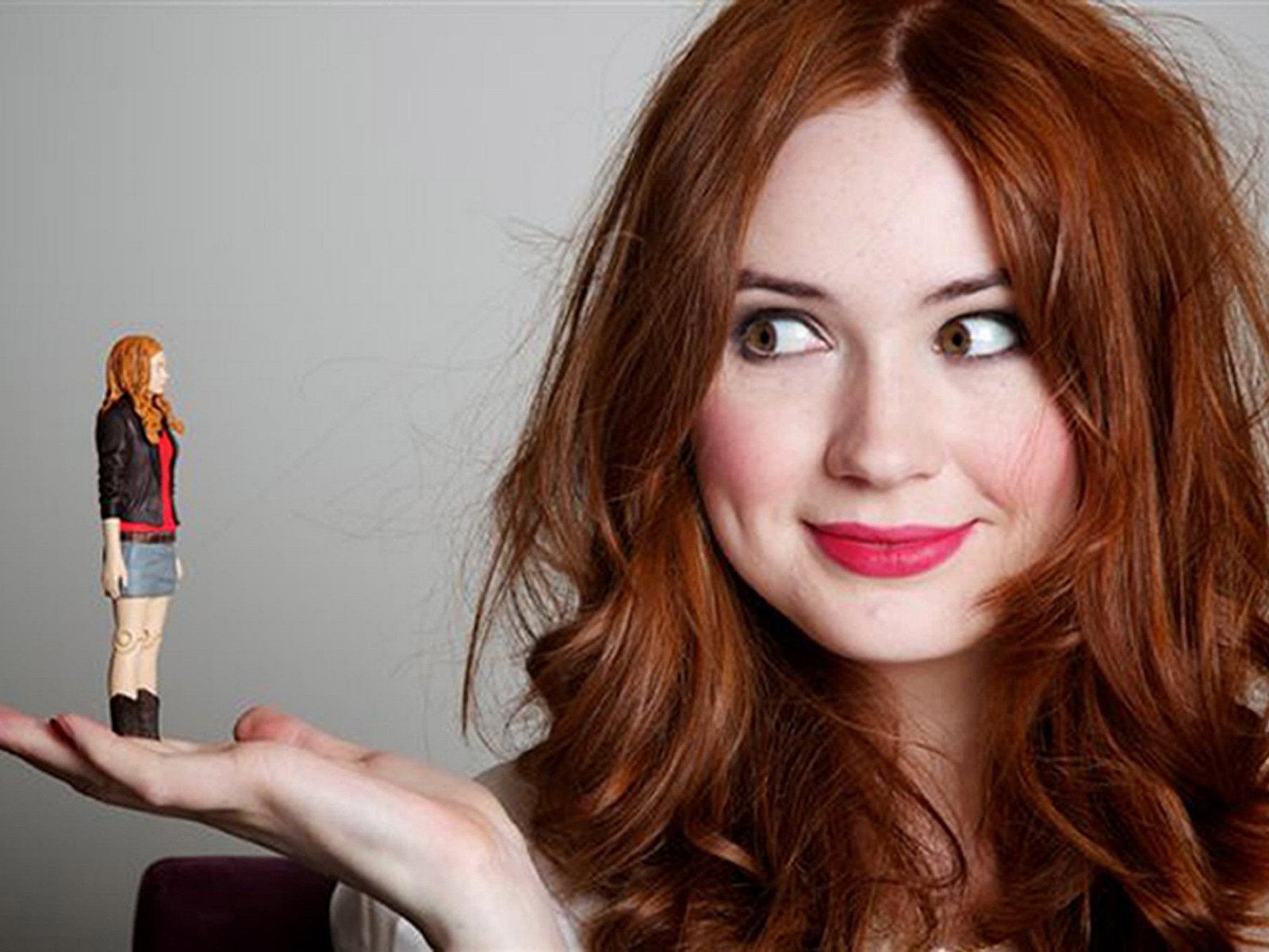 A huge happy 30th Birthday to the girl who waited herself, the amazing, Karen Gillan!   