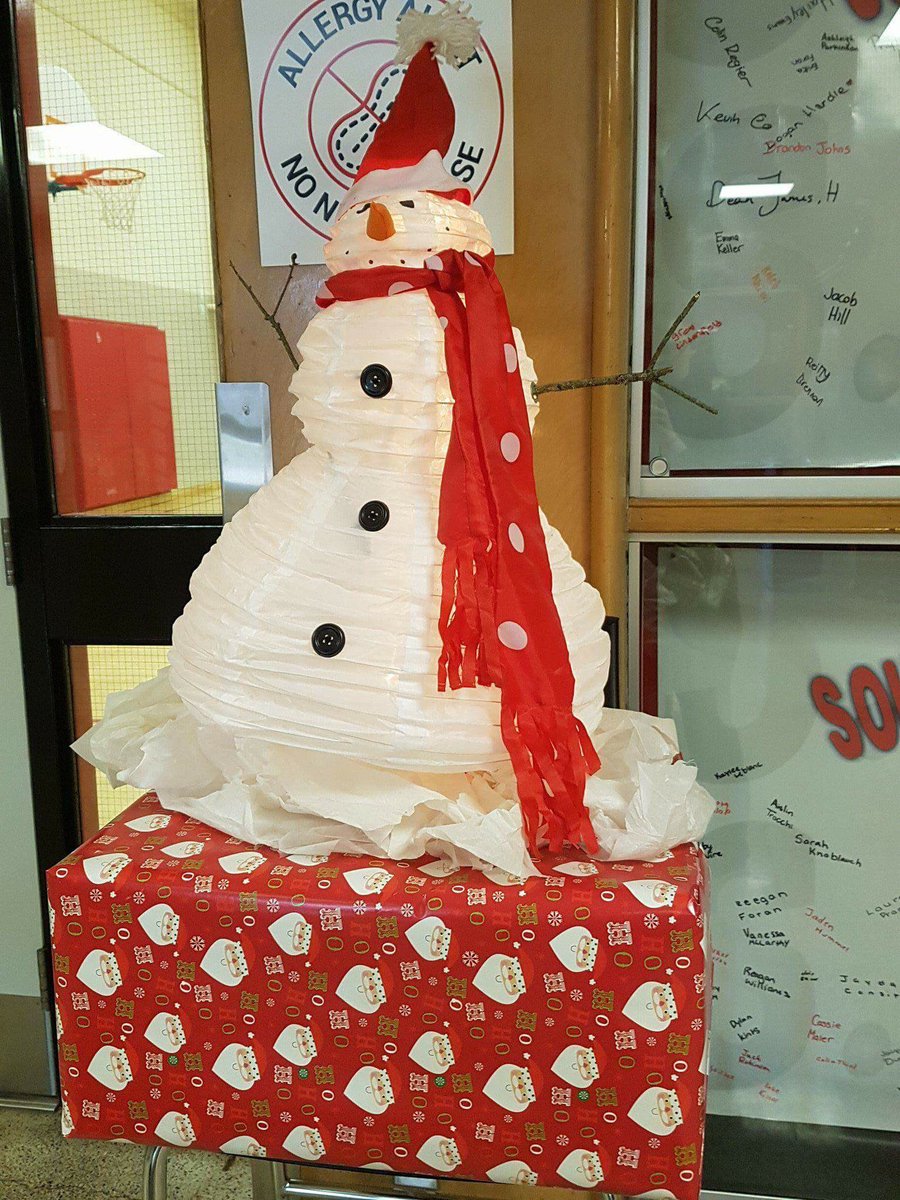 shdhspanthers's tweet photo. It's beginning to look a lot like Christmas! Remember your hot chocolate money for the Christmas bureau tomorrow ($1 or $0.75 if you bring your own mug)
#christmastime #shdhs #teamwork #christmasbureaucampaign https://t.co/Ew5zgpHlzx