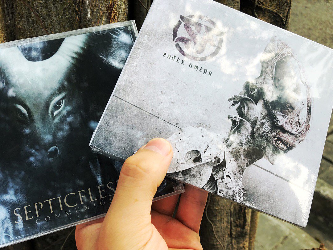 Bee_Vinyl's tweet photo. Seguimos completando discografías✔️✊🏻
Dos álbumes de @septicflesh_band banda griega de #DeathMetal 🇬🇷
Communion y el más reciente lanzado este año #CodexOmega
https://t.co/jELfCY242L https://t.co/zf2CtB2D3V