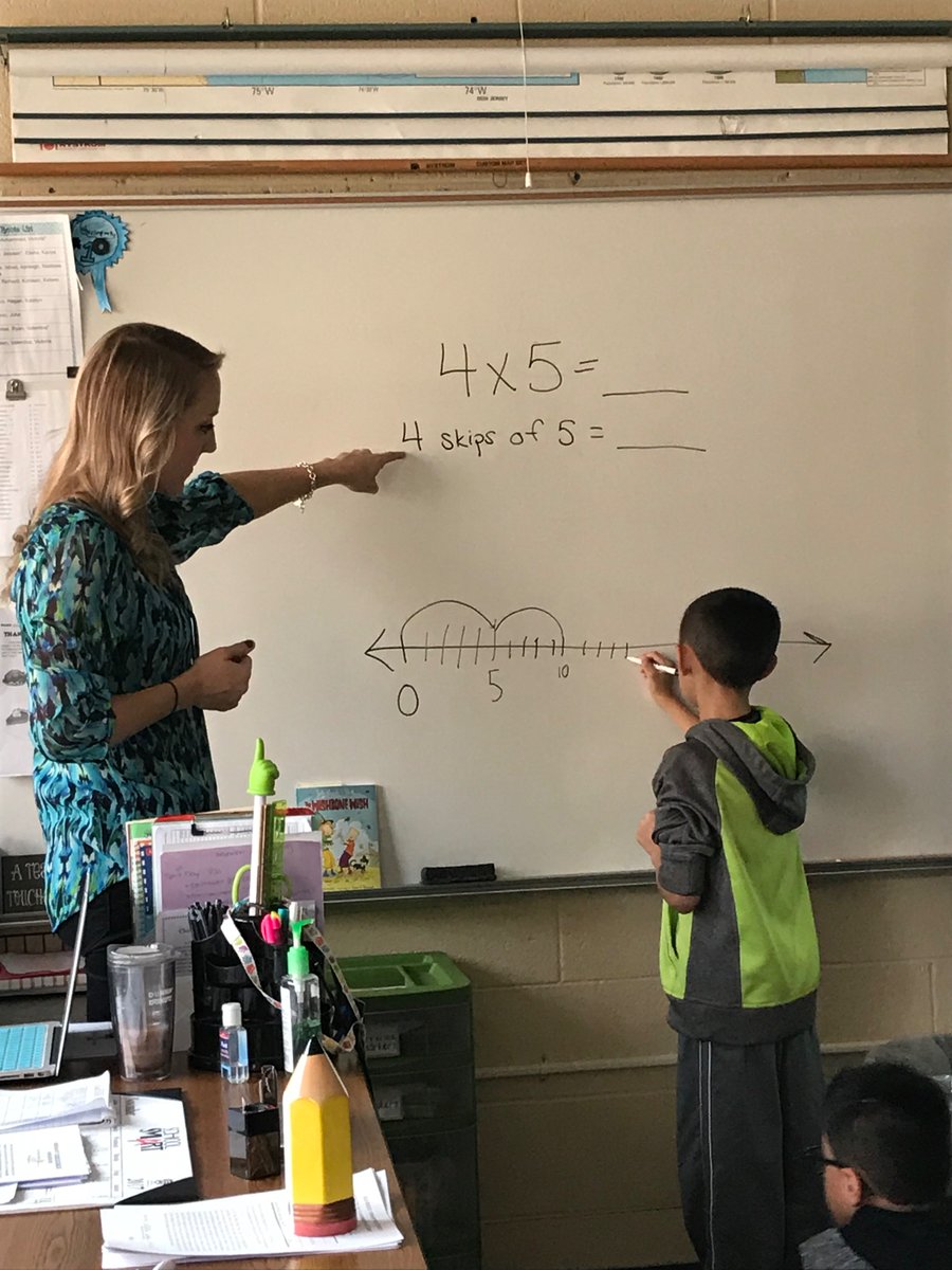Mrs_Harveyy's tweet photo. 3rd grade use the #HPStreams to practice using various strategies to solve multiplication problems. #array #numberlines #areamodels #Cheeproud https://t.co/SW2C4vc40h
