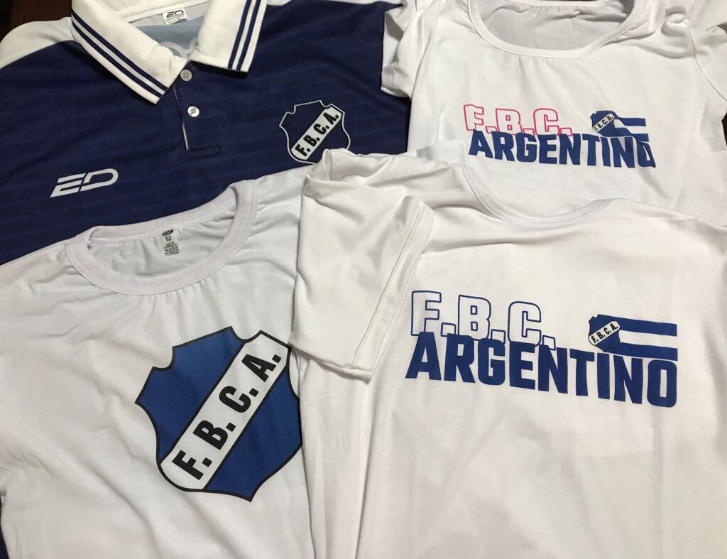 FBCAoficial's tweet photo. 🛒 #DecanoStore ¿Se viene el verano y todavía no tenés tu remera del Decano? Pasá por la Secretaría del club y llevate la tuya. https://t.co/KnnJRjcMuf