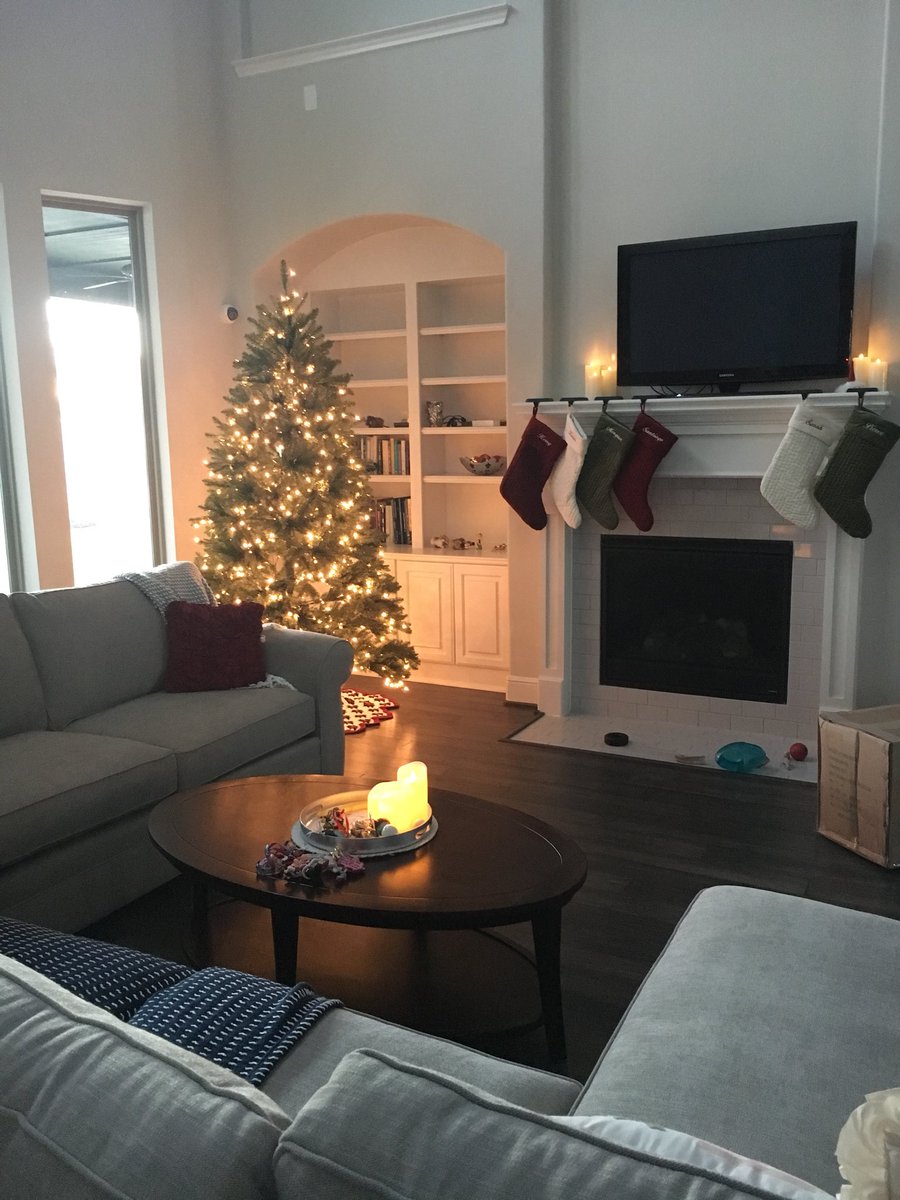 Mrs_PierceLopez's tweet photo. My new @PotteryBarn furniture arrived! Thanks Leondris for the great delivery experience. Love my newly updated space. https://t.co/IjVie74RTf