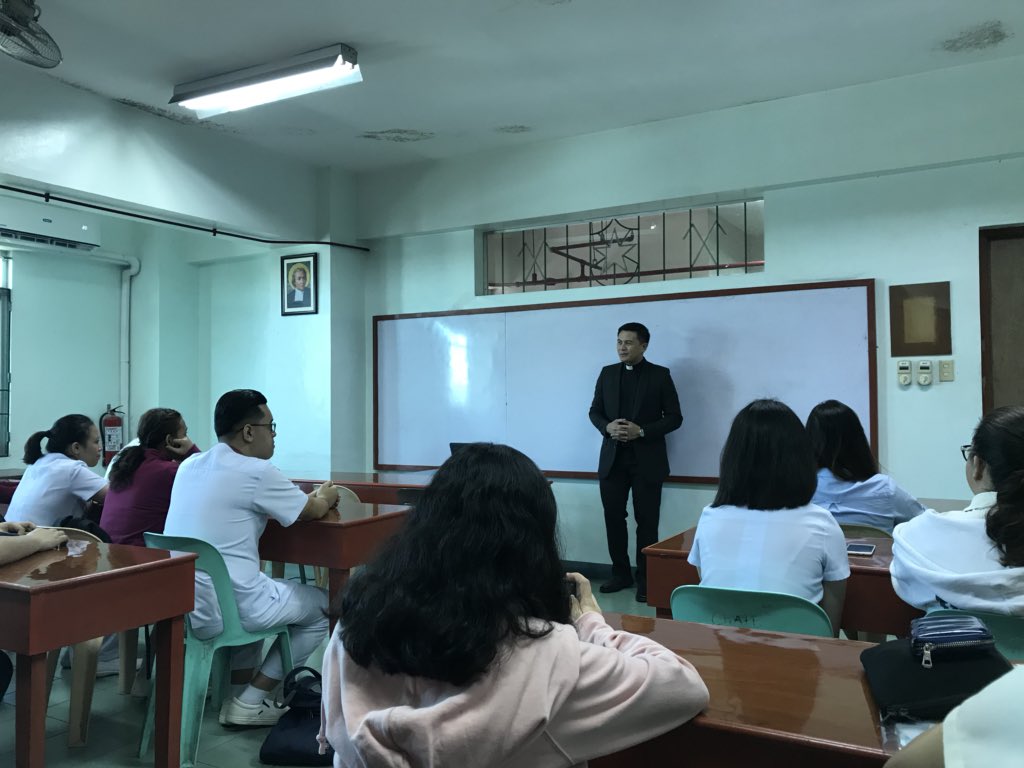 psychsocdlsl's tweet photo. Happening Now: Psychology Talks: Strengthening One’s Faith While Finding Purpose in Life with Fr. Eugene Dominic Hechanova

#PsychologyTalks #MET2017 https://t.co/IqztvIEXNa
