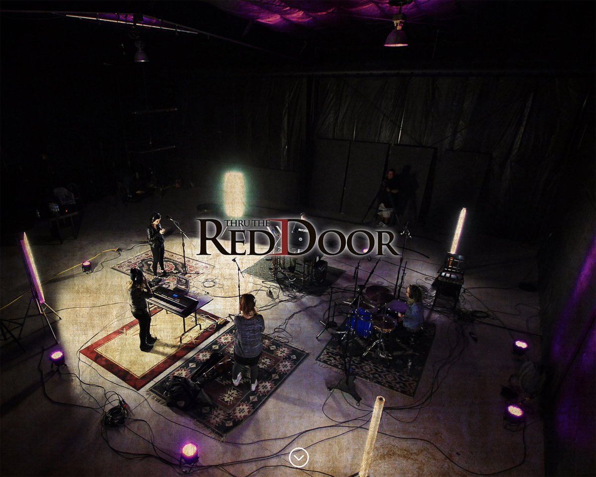 Thru the RedDoor has a new website for your browsing pleasure. On the path to some exciting new projects in the new year, the website is the first step. We're on the move!

The GALLERY has fun pictures in there, so be sure to check them out.

thruthereddoor.com