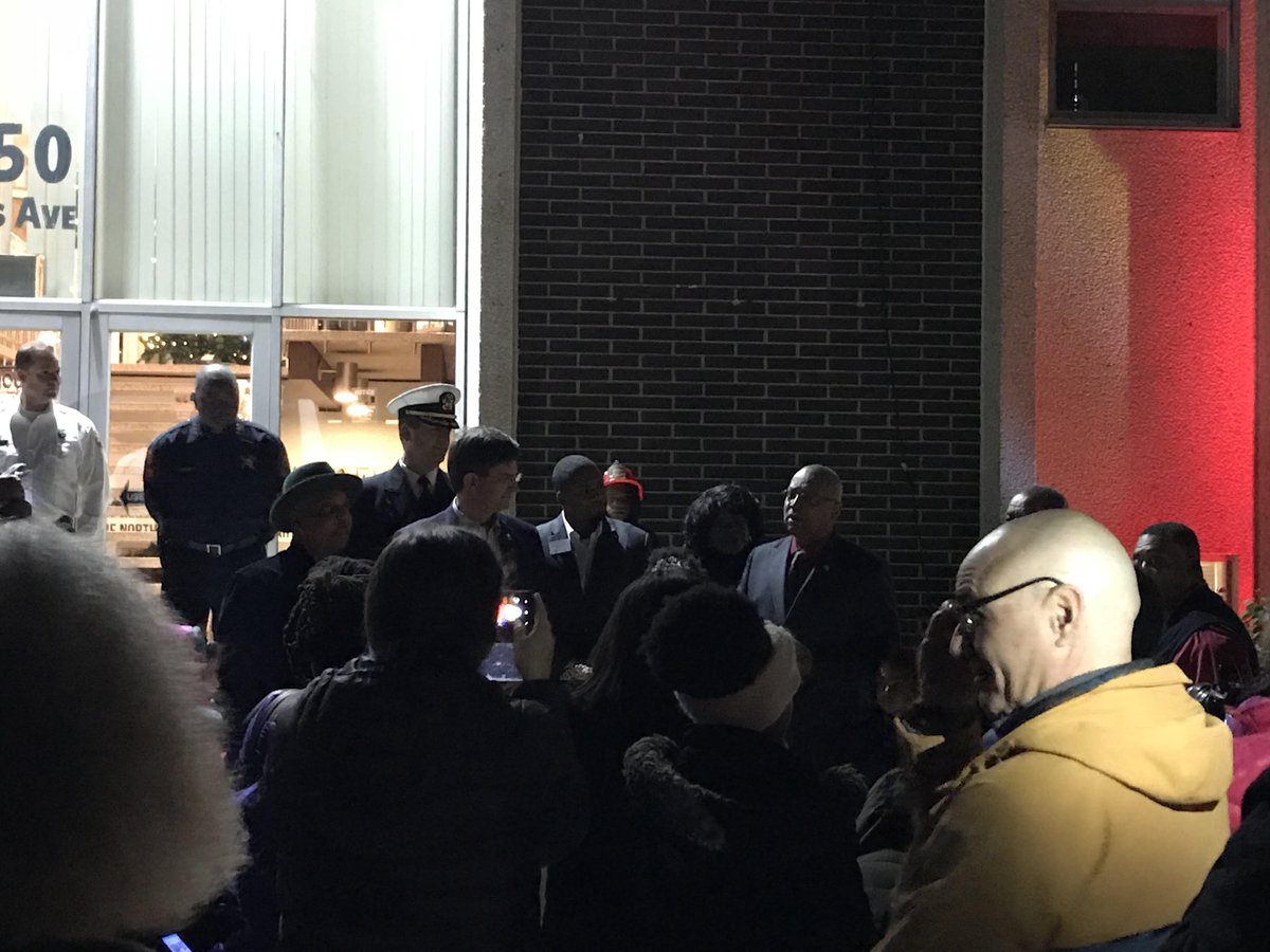 NChicagoLibrary's tweet image. Thank you to the City of North Chicago for anther great Tree Lighting Ceremony!