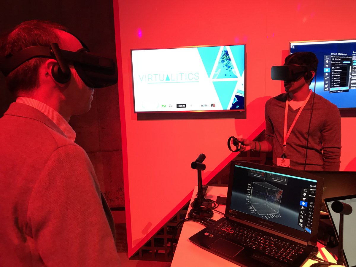 VirtualiticsAI's tweet photo. #Virtualitics showcasing @AccentureUK #Kaleidoscope2017 #adaptyourlens https://t.co/QsDjbBe5eO