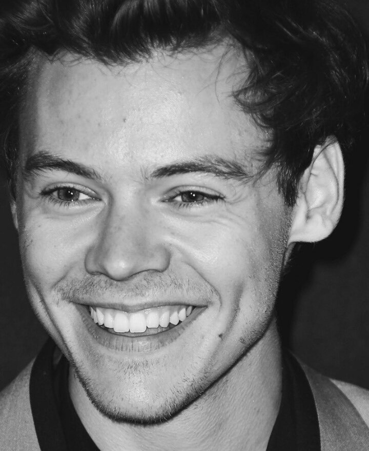 letjungcook7__'s tweet photo. #ARIASHARRYSTYLES https://t.co/XonU7njBhN
