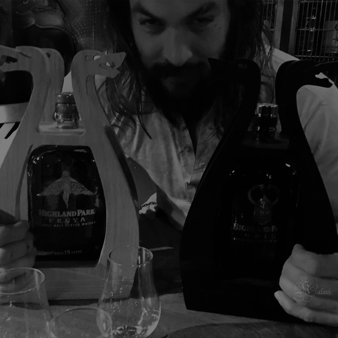 ²⁷¹¹¹⁷；
Cᴏᴄᴀɪɴᴇ ᴏɴ ᴛʜᴇ ᴛᴀʙʟᴇ, ʟɪϙᴜᴏʀ ᴘᴏᴜʀɪɴ·, ᴅᴏɴ·ᴛ ɢɪᴠᴇ ᴀ ᴅᴀᴍɴ.