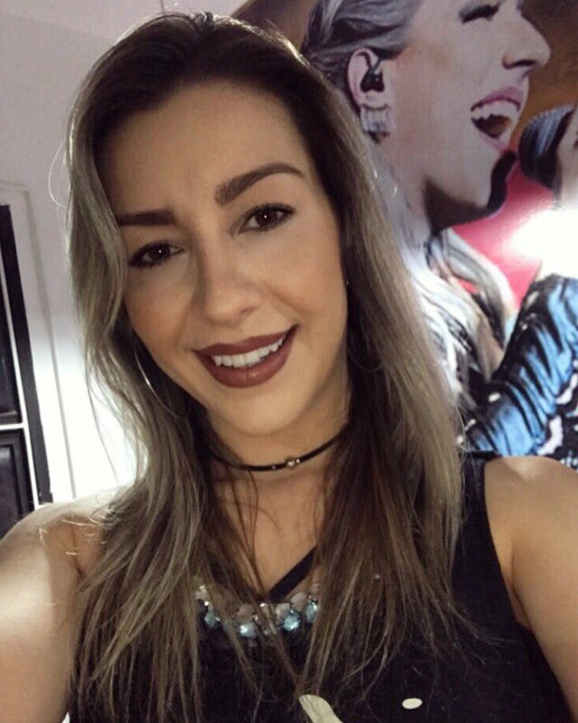 biamacedoficial's tweet photo. #BiaMacedo #AmoMeuTrabalho ❣️🎶 #Brazilian #Singer #LobeMyJob https://t.co/Kgd4SnIIs0