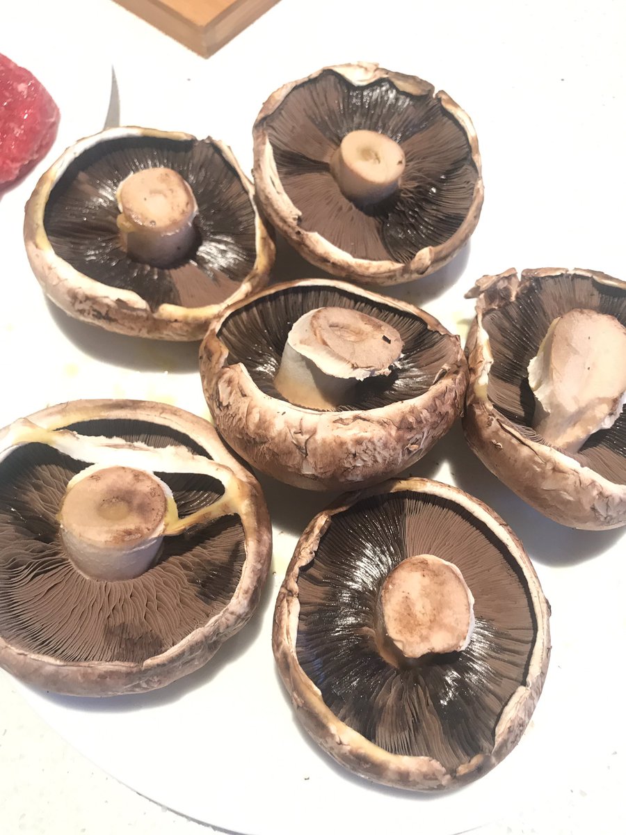 PWPantry's tweet photo. Portobello mushroom "burger bun" on the way! https://t.co/W09rvfCbJM