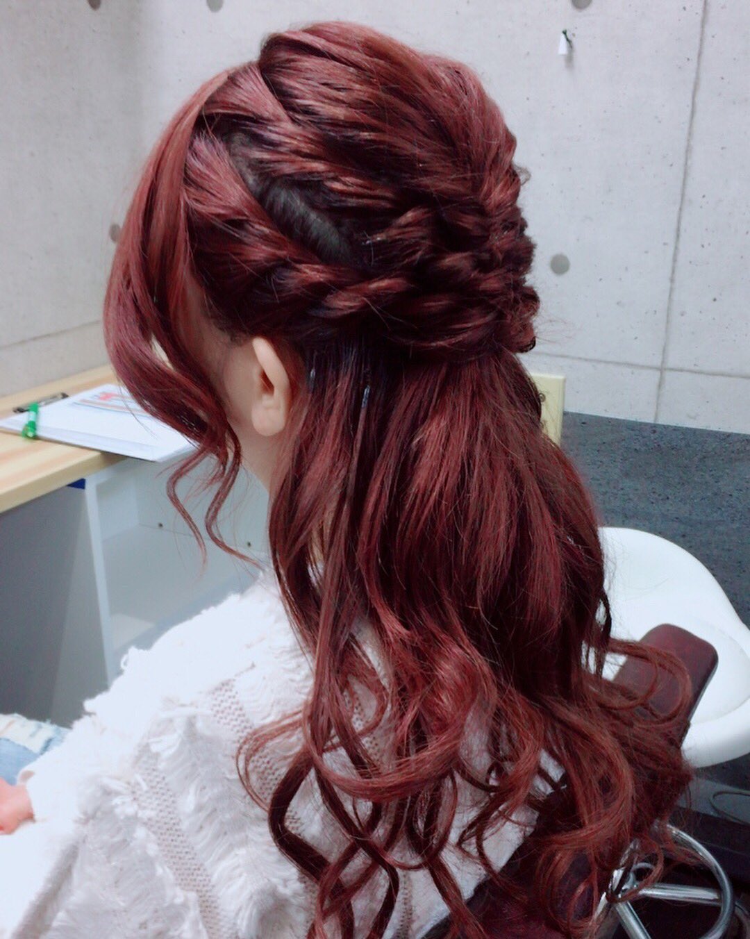 Re Assemblage 結婚式のヘアアレンジ ハーフアップとくるりんぱの組み合わせ オススメですー ヘアセット セット セットアップ ヘアアレンジ アレンジ ハーフアップ ロングヘア ロングヘアアレンジ エクステ プルエクステ 巻き髪 くる