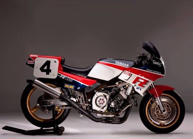 1986年のデイトナでエディ・ローソンが優勝した、ヤマハ FZ750！ 紺x