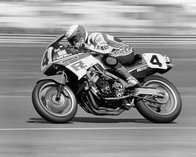 1986年のデイトナでエディ・ローソンが優勝した、ヤマハ FZ750！ 紺x