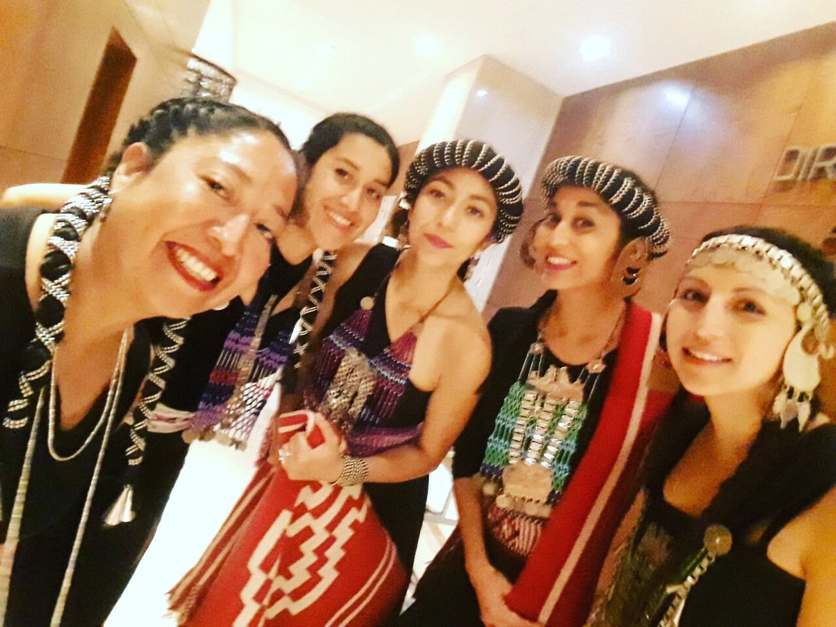 AkuchaPlateria's tweet photo. AkuchaPlateria #Joyas #Mapuche #Desfile #ArtWeek2017 @HotelSheraton #Chaltumay kom pu lamiensitas 😍 https://t.co/iKcdpdnbNq