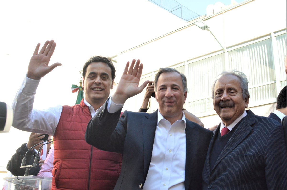 CNC_CEN's tweet photo. Cenecistas encabezados por @hernandezderas manifiestan su apoyo a la aspiración de @JoseAMeadeK https://t.co/hcetD1mqo5 https://t.co/ro4MzXzoUS