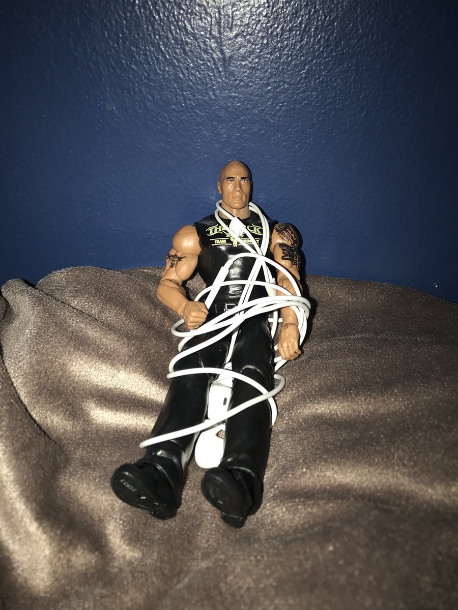 dtrj123's tweet photo. Help I’m being held hostage in a strange room?! https://t.co/GQGaD9BZyx