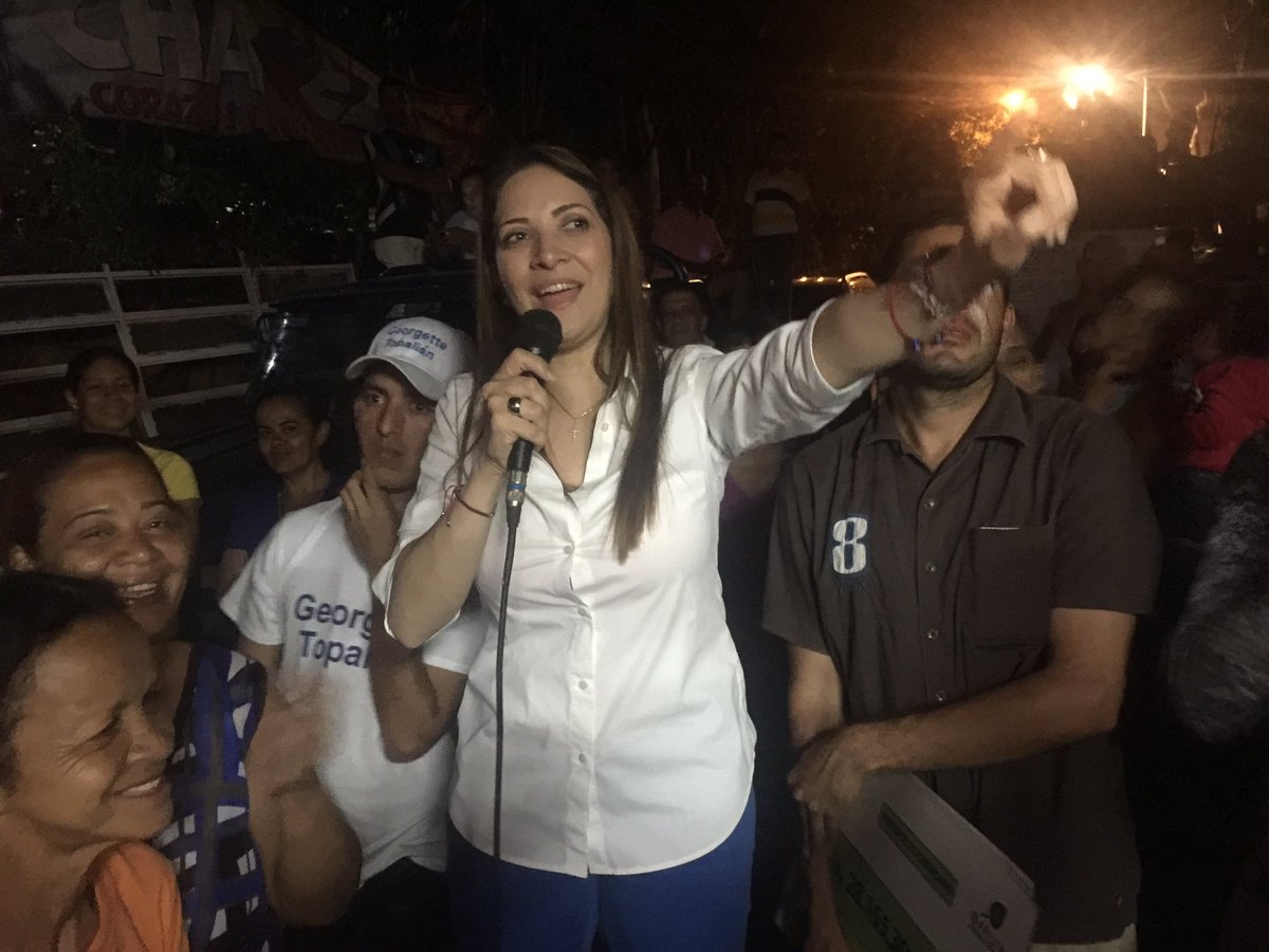 GeorgetteTop's tweet photo. Solo de manera colectiva vamos avanzar hacia una #Baruta de respeto, orden y progreso. Es con cada sector, comunidad, calle y vereda que vamos a construir el municipio que merecemos 

Gracias a la comunidad de Las Naya de la parroquia Las Minas

#GerenciaParaBaruta #GTconBaruta https://t.co/ZH6l69KxOr