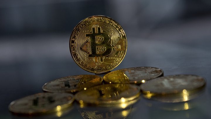 justeGGem's tweet photo. Le bitcoin approche le cap symbolique des 10 000 dollars
https://t.co/6USvOEecPU #Pol1093 https://t.co/WlEnRtK3lY