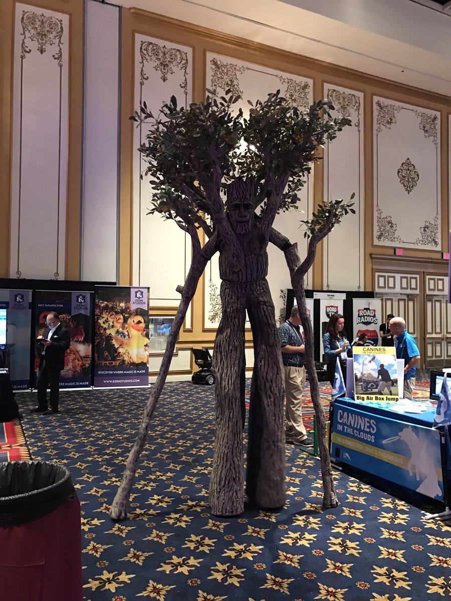 IAFEYPI's tweet photo. Things you only see at a Fair convention! #IAFE2017 #IAFEYPI https://t.co/e1w4VwRoxh