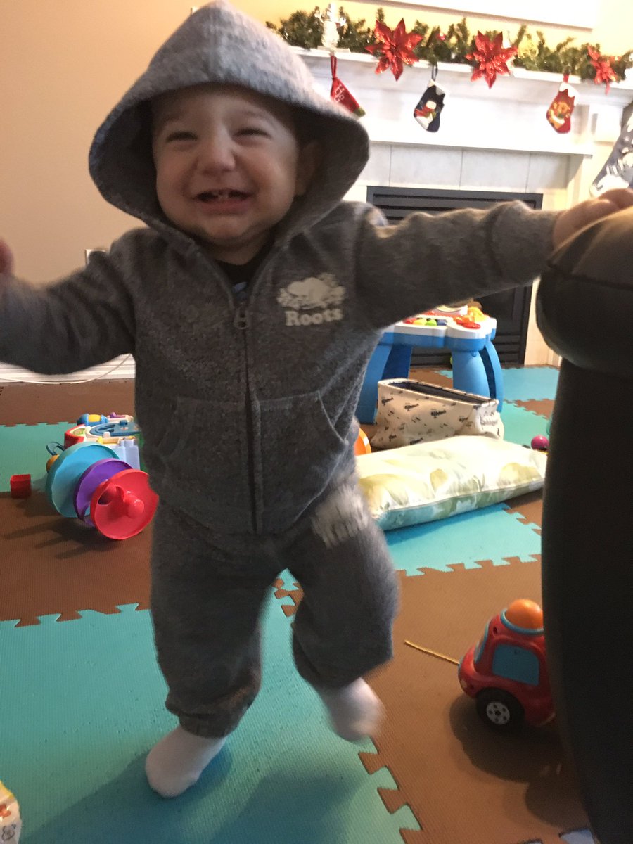 Lindsay_Bevi's tweet photo. Rockin my roots outfit today! @RootsCanada https://t.co/CKlBcGMcwI