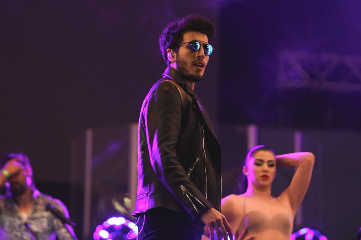 LaMega's tweet photo. Gracias @SebastianYatra por enamorar a todo #Megaland2017 https://t.co/Q4uDoAZaoG