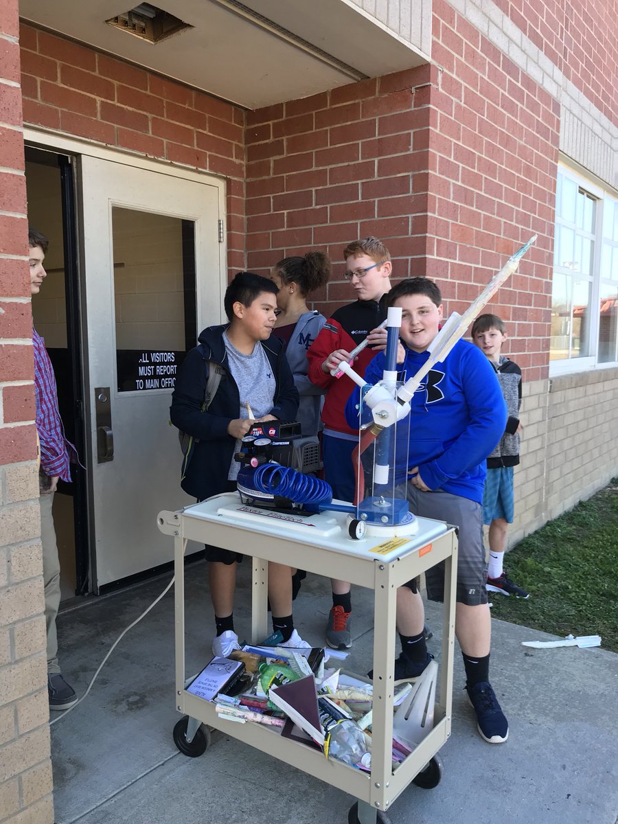 luv2teachbears's tweet photo. It was a Perfect Day to launch rockets at MAMS!
#mamslife #mamsrocks https://t.co/zsAteO5CAD