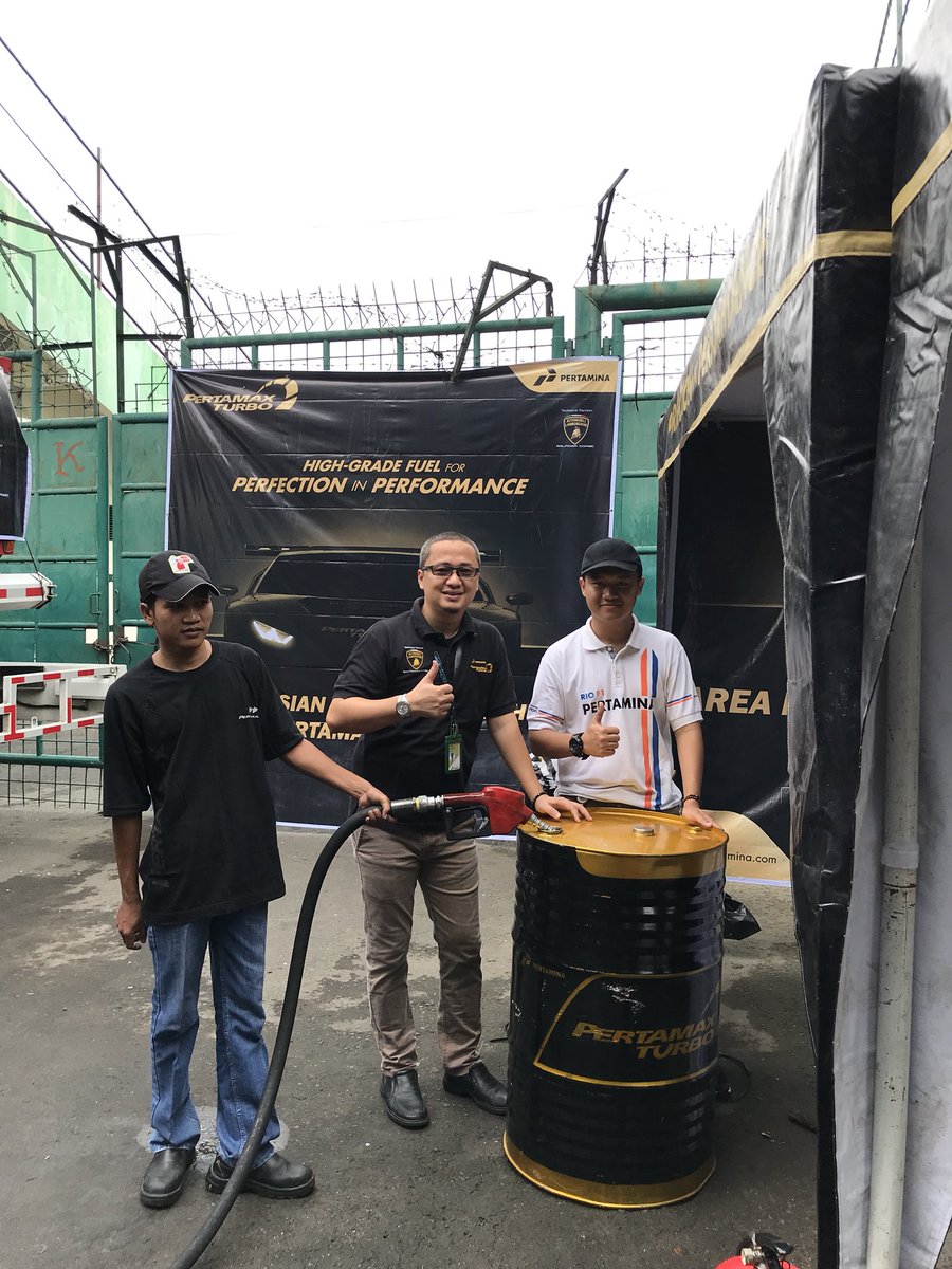 Ziko_Wahyudi's tweet photo. Pertamax Turbo @Yamaha Cup Race, Stadion Manahan Solo 24-26 Nov 2017
#mor4sik #latepost @MOR4_GM https://t.co/3ZNWNpgFVd