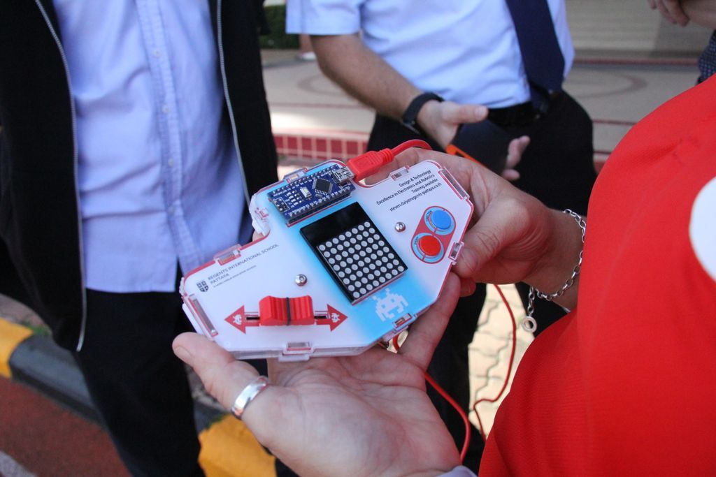 RegentsSchool's tweet image. Regents are proud to announce that we are the winners of the FOBISIA Online International Design and Technology Competition! Well done to our incredible students for this achievement. Here are the team showing off their product to Head of Secondary, Amos. #GoRISP #GoRISPSecondary